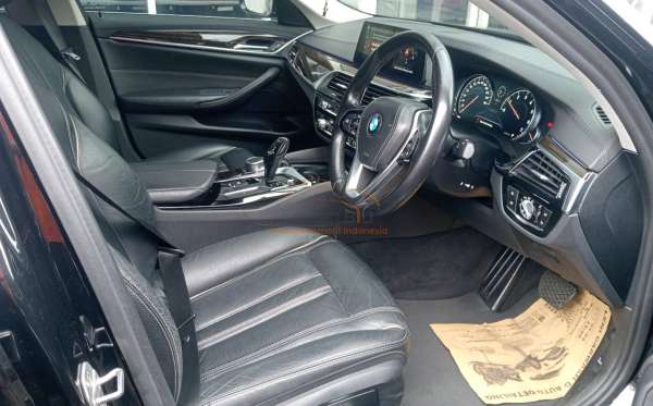 BMW G30 CKD A/T