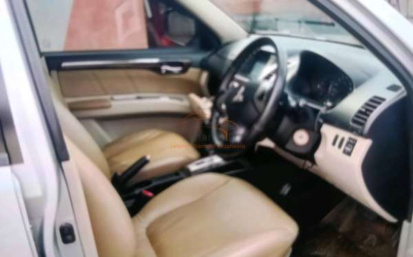 MITSUBISHI PAJERO SPORT 2.5 D EXCEED (4X2)