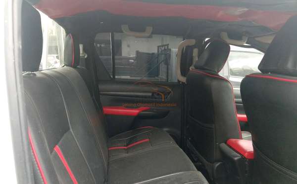 TOYOTA HILUX 2.4G DC