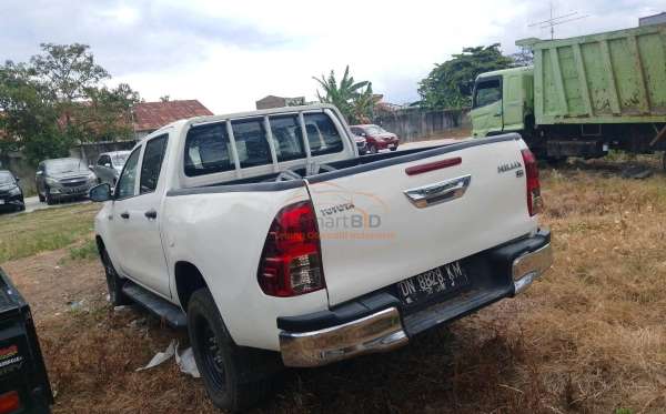 TOYOTA HILUX 2.4G DC