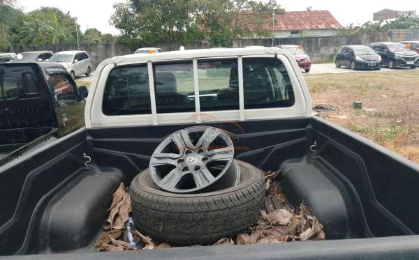 TOYOTA HILUX 2.4G DC