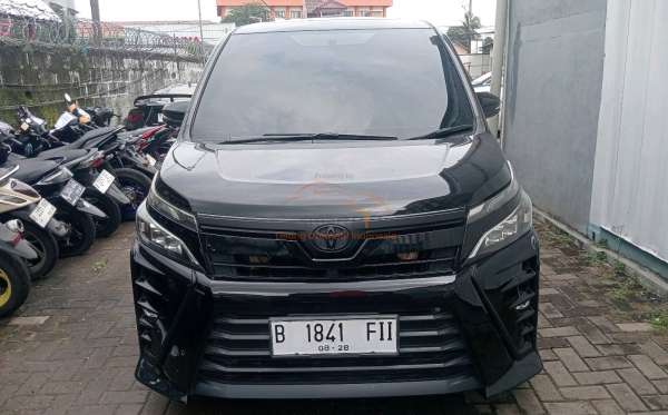 TOYOTA VOXY 2.0 AT