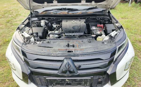 MITSUBISHI PAJERO SPORT DAKAR