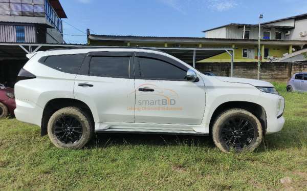 MITSUBISHI PAJERO SPORT DAKAR