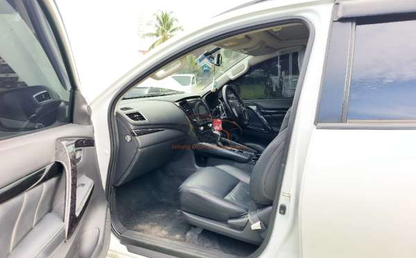 MITSUBISHI PAJERO SPORT DAKAR