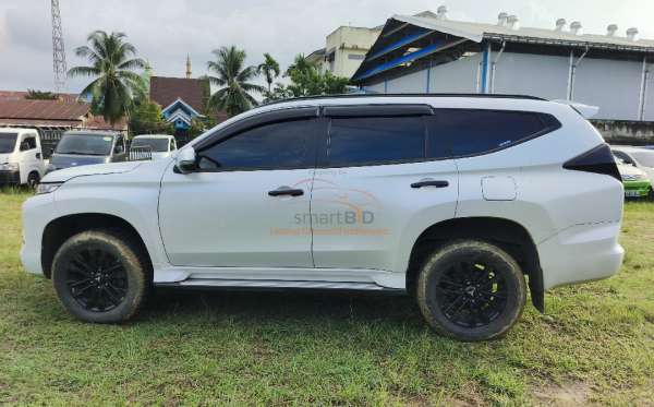 MITSUBISHI PAJERO SPORT DAKAR