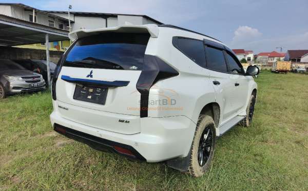 MITSUBISHI PAJERO SPORT DAKAR