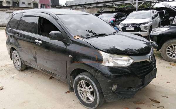 TOYOTA AVANZA