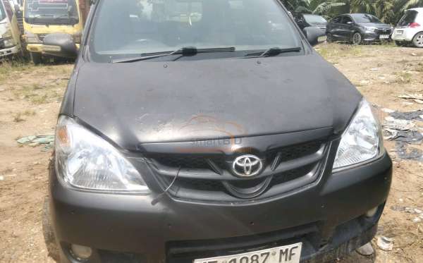 TOYOTA AVANZA