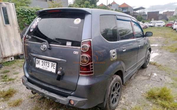 TOYOTA AVANZA