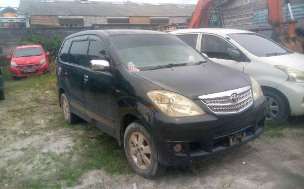TOYOTA AVANZA