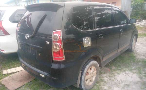 TOYOTA AVANZA