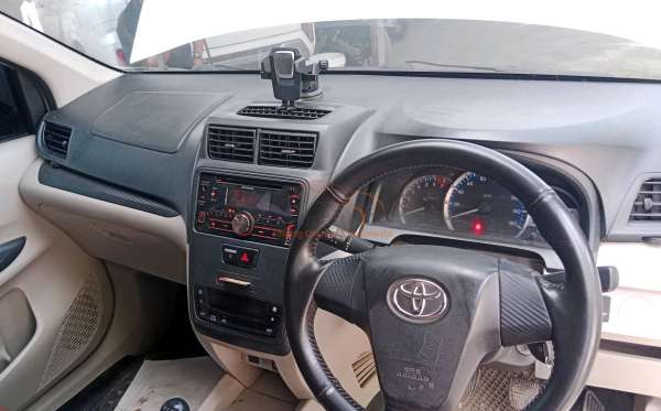 TOYOTA AVANZA