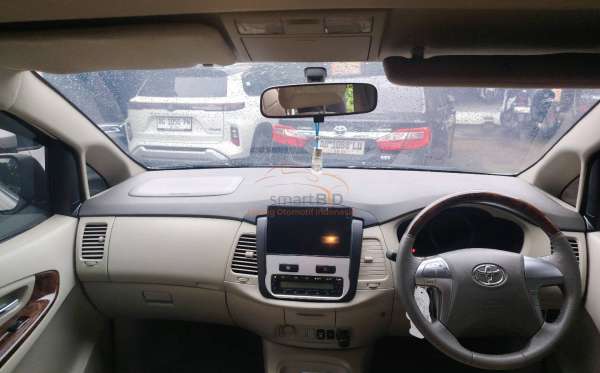 TOYOTA INNOVA 2.0 V