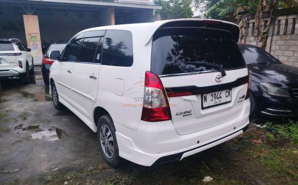 TOYOTA INNOVA 2.0 V