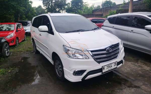 TOYOTA INNOVA 2.0 V