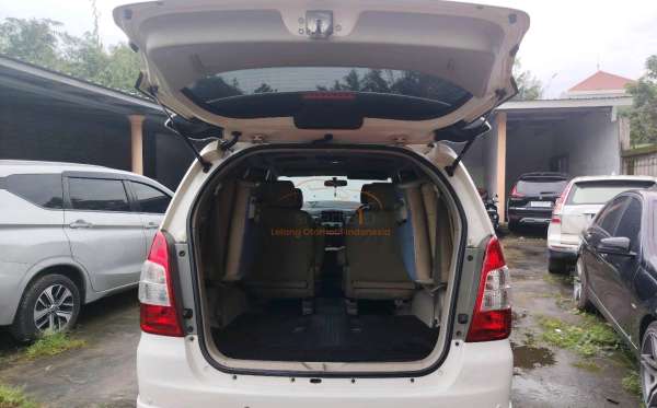 TOYOTA INNOVA 2.0 V