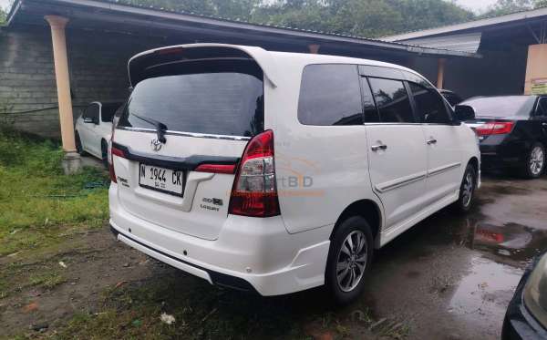 TOYOTA INNOVA 2.0 V