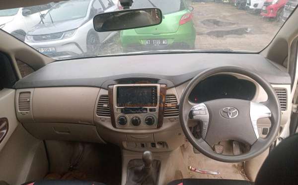 TOYOTA INNOVA