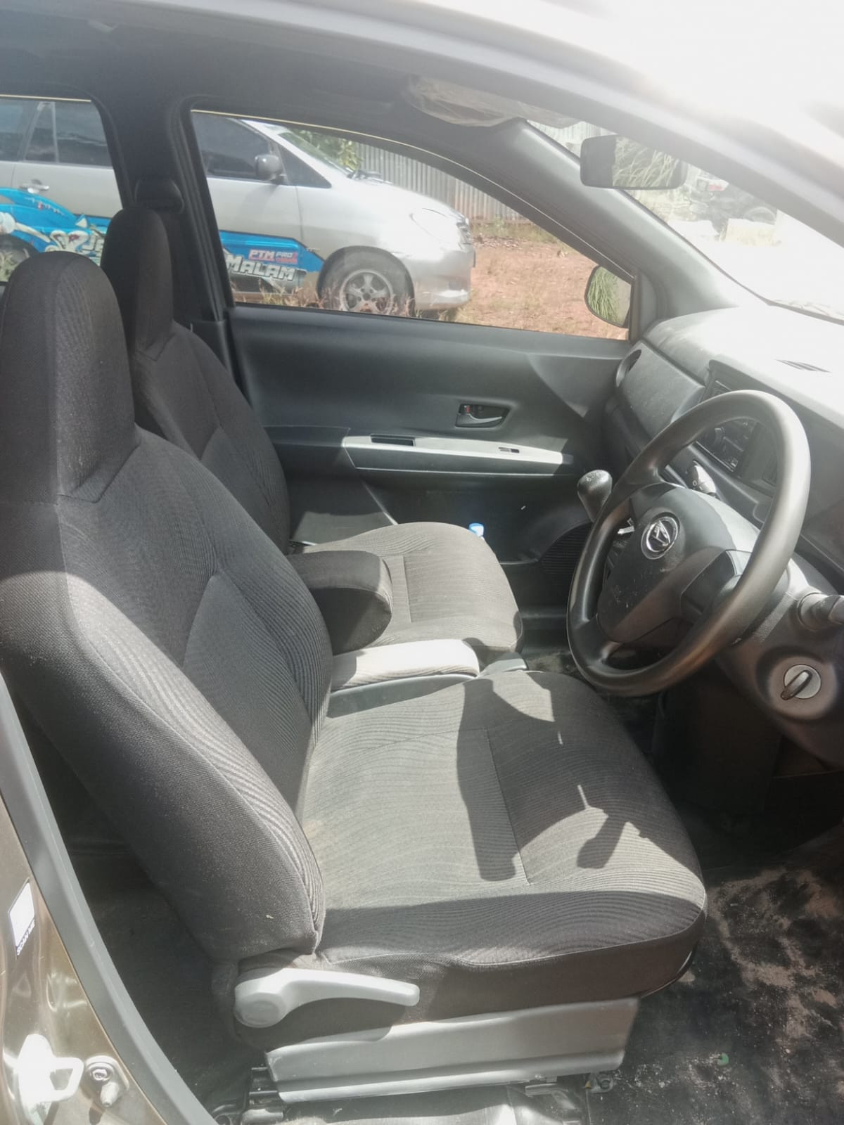 DAIHATSU SIGRA SIGRA X