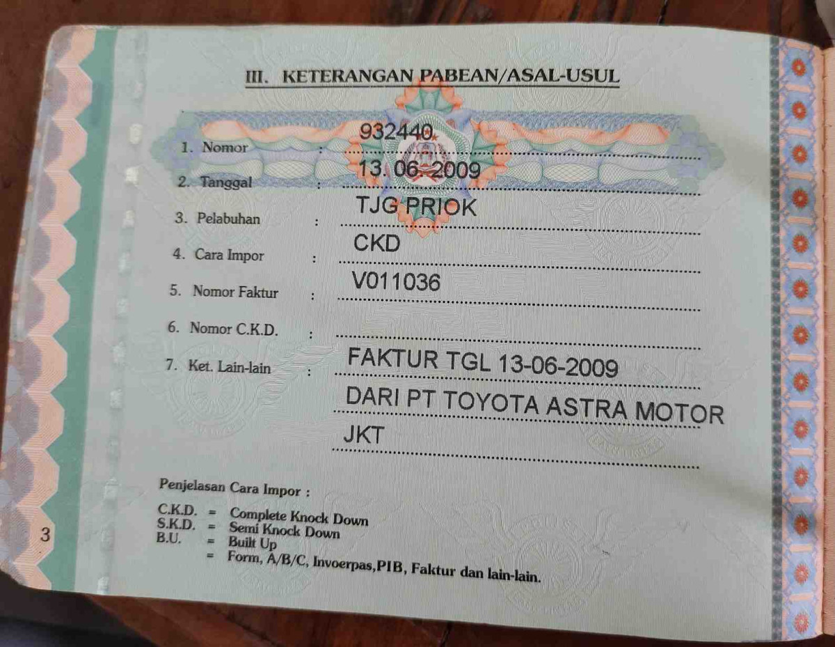 TOYOTA YARIS YARIS E