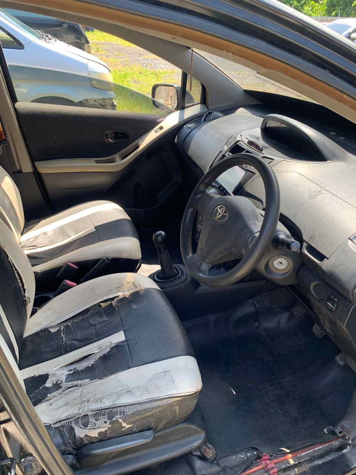 TOYOTA YARIS YARIS E