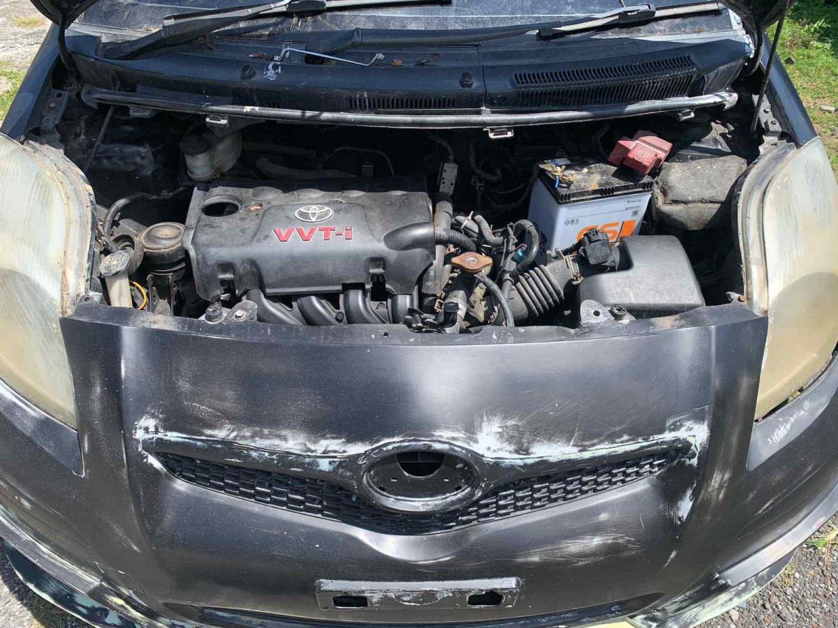 TOYOTA YARIS YARIS E