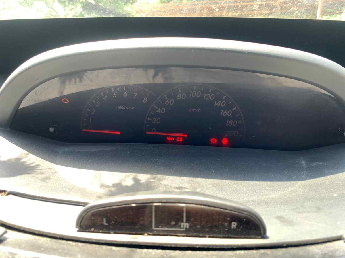 TOYOTA YARIS YARIS E