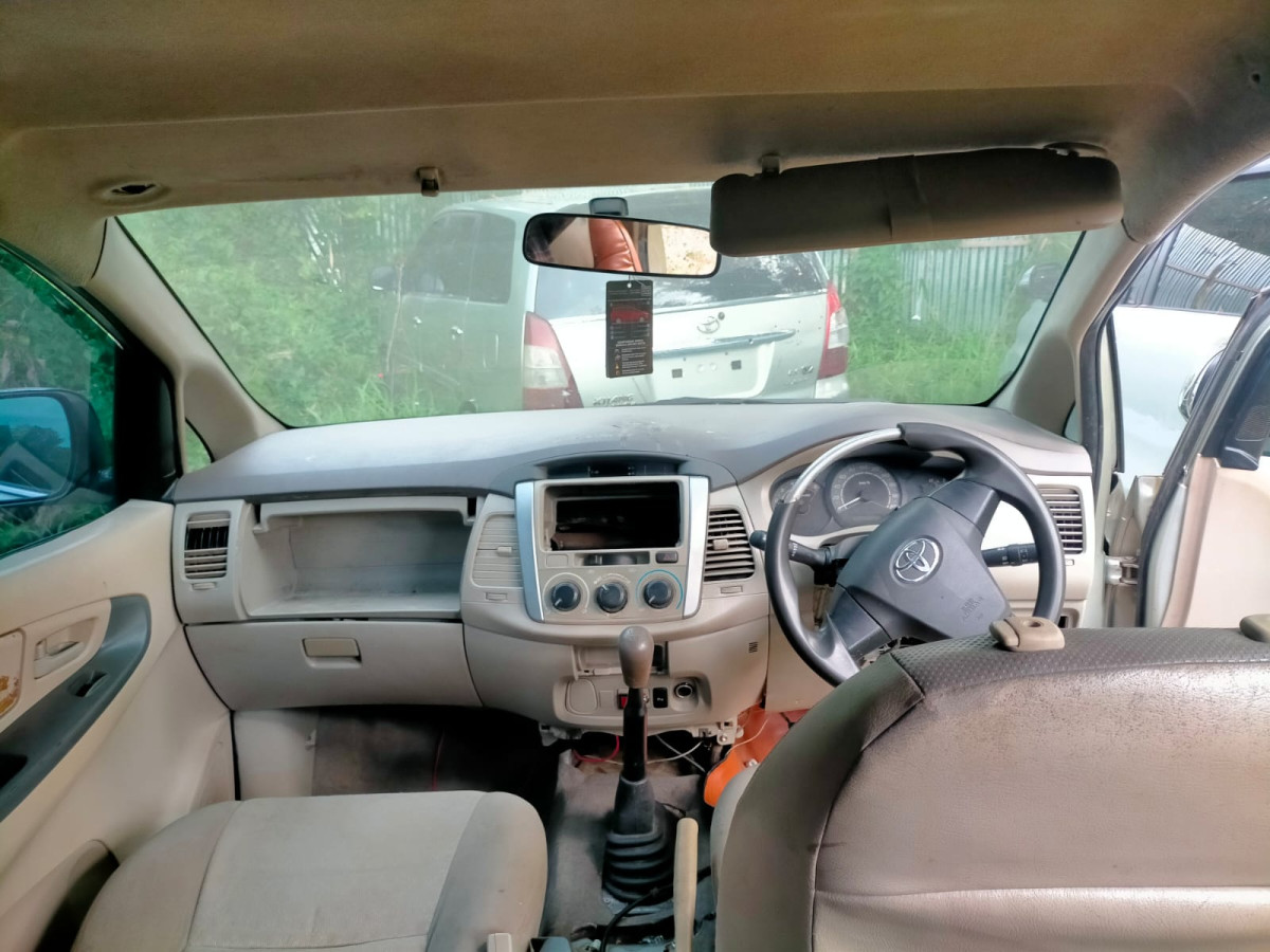 TOYOTA INNOVA INNOVA G