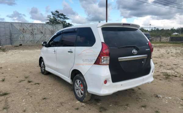 TOYOTA  AVANZA  VELOZ