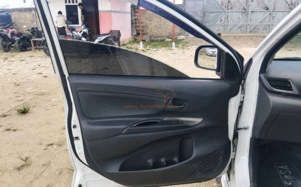 TOYOTA  AVANZA  VELOZ