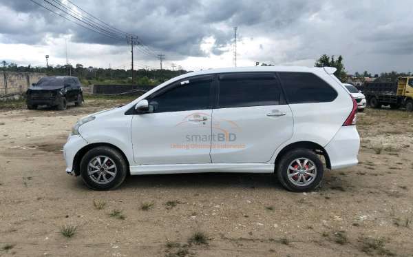 TOYOTA  AVANZA  VELOZ