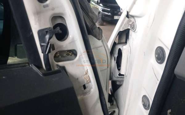 TOYOTA HI ACE COMMUTER