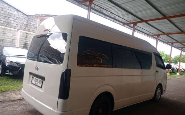 TOYOTA HI ACE COMMUTER