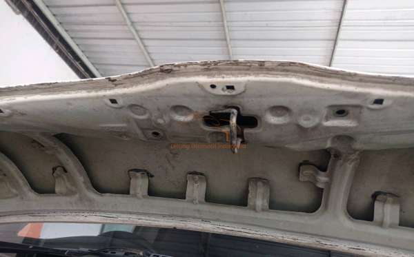 TOYOTA HI ACE COMMUTER