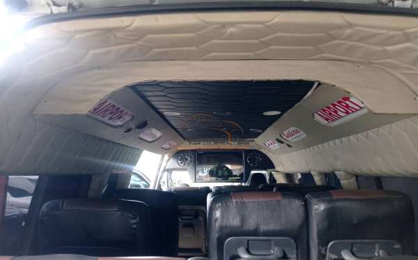 TOYOTA HI ACE COMMUTER