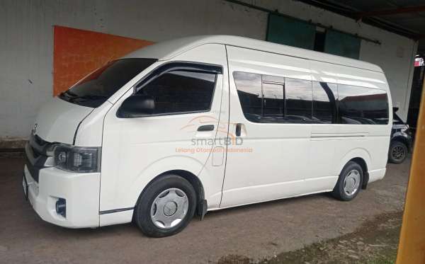 TOYOTA HI ACE COMMUTER