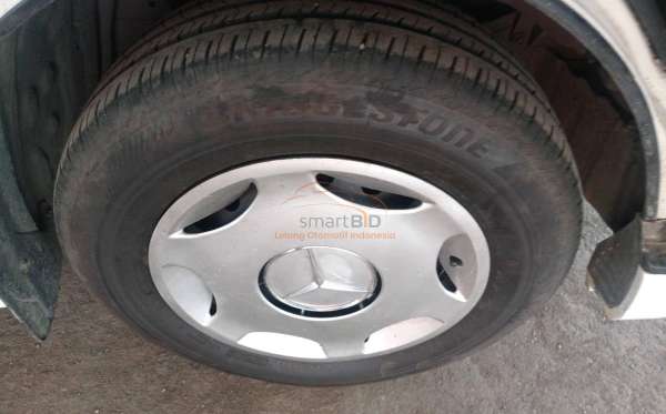 TOYOTA HI ACE COMMUTER