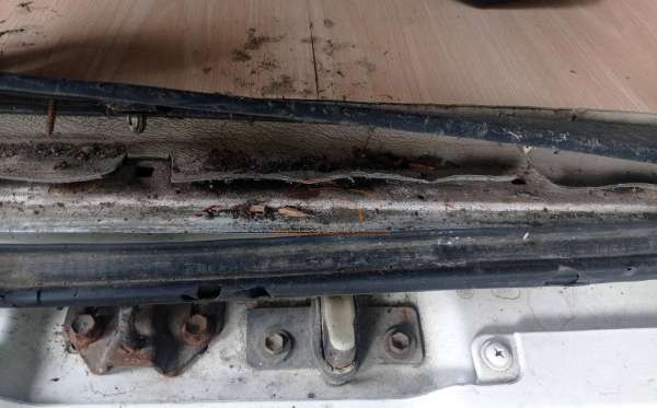 TOYOTA HI ACE COMMUTER