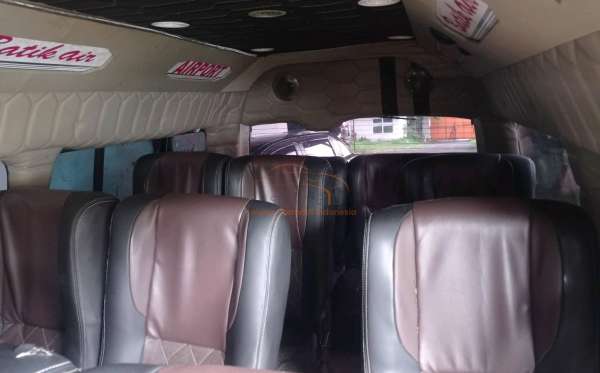 TOYOTA HI ACE COMMUTER