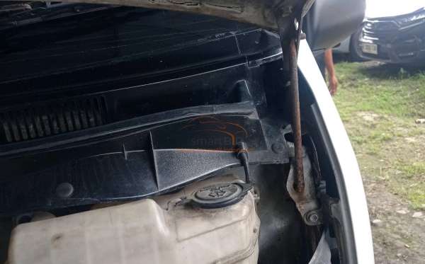 TOYOTA HI ACE COMMUTER