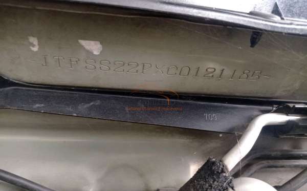 TOYOTA HI ACE COMMUTER