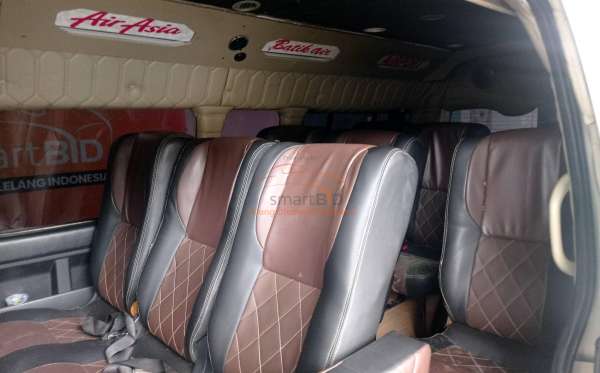 TOYOTA HI ACE COMMUTER