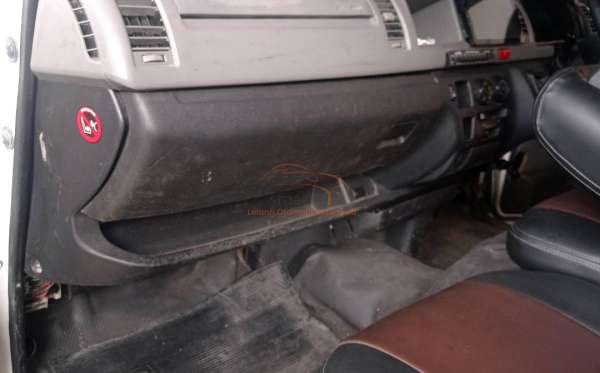 TOYOTA HI ACE COMMUTER