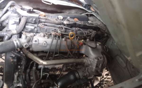 TOYOTA HI ACE COMMUTER