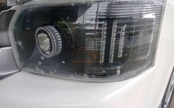 TOYOTA HI ACE COMMUTER