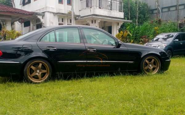 MERCEDES BENZ E 240 ELEGANCE CKD A