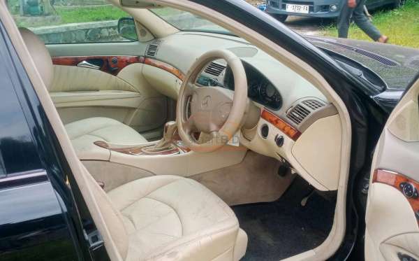MERCEDES BENZ E 240 ELEGANCE CKD A