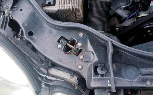 MERCEDES BENZ E 240 ELEGANCE CKD A