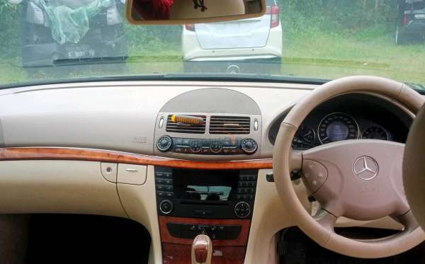 MERCEDES BENZ E 240 ELEGANCE CKD A
